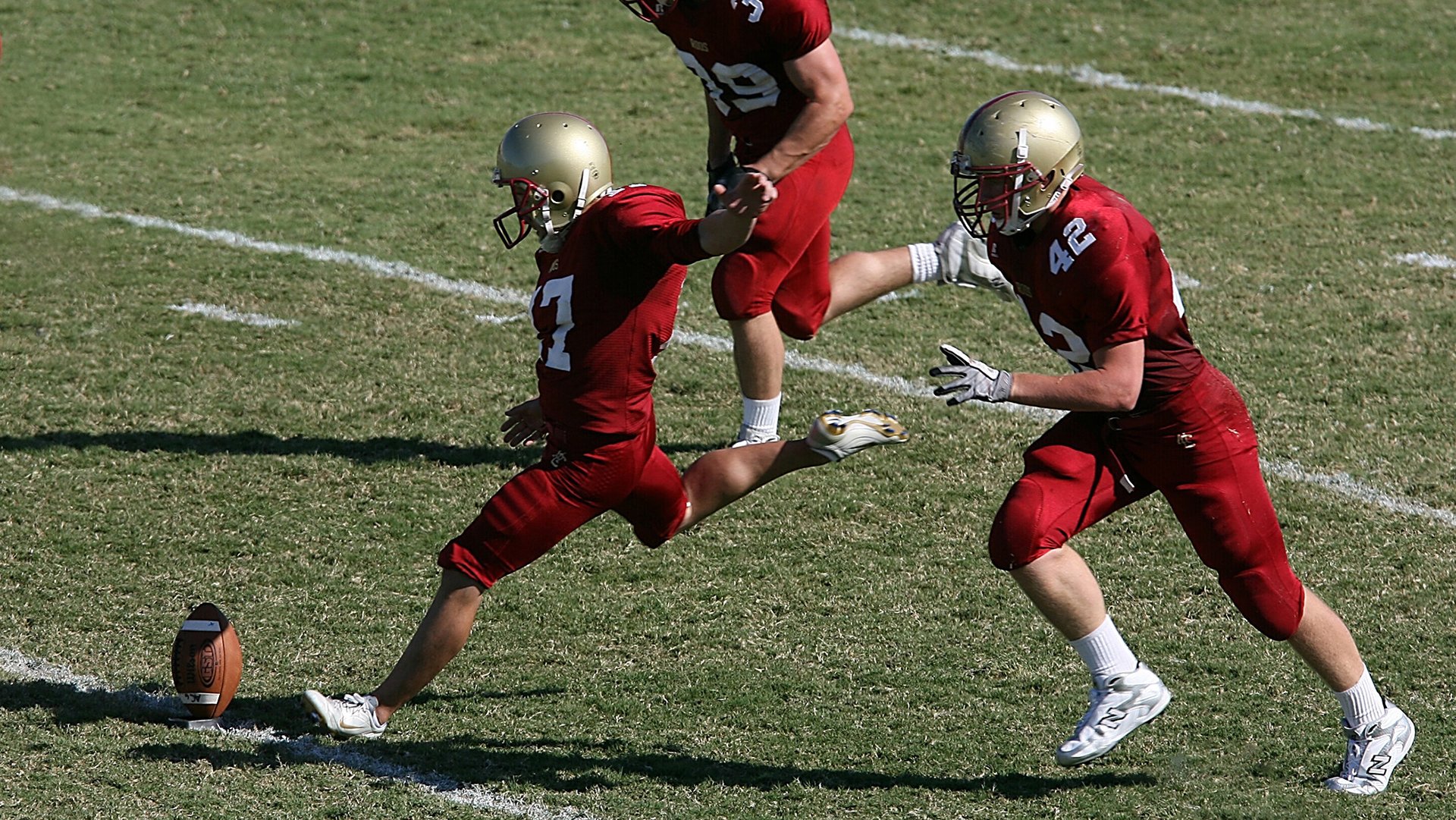 爱游戏体育-当雄鹿淘汰猛龙，班凯罗在英超接管比赛，体育世界的平行叙事