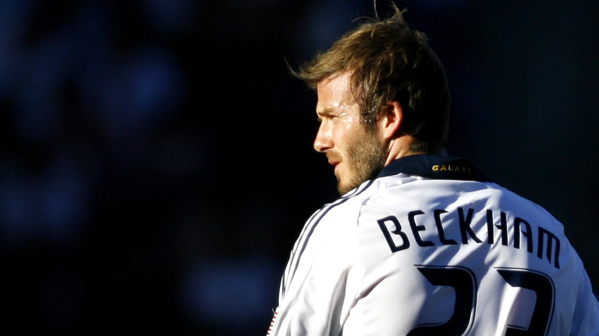 爱游戏2026-库里降维打击,NBA冠军球队竟被一人击溃?