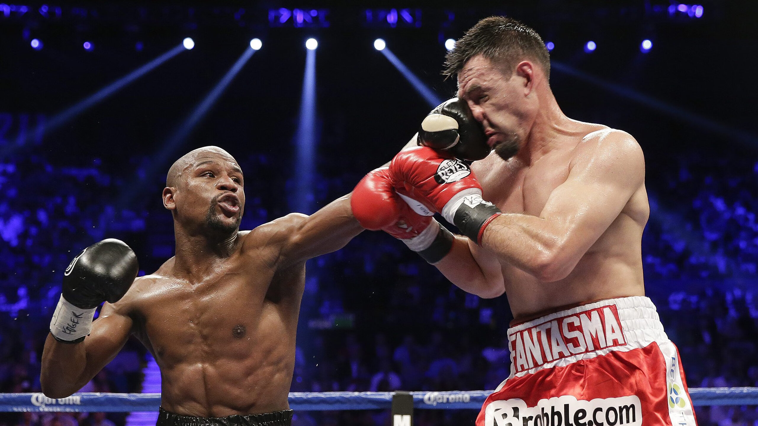 爱游戏官方-黄蜂鏖战76人，拉梅洛在F1街道赛接管比赛